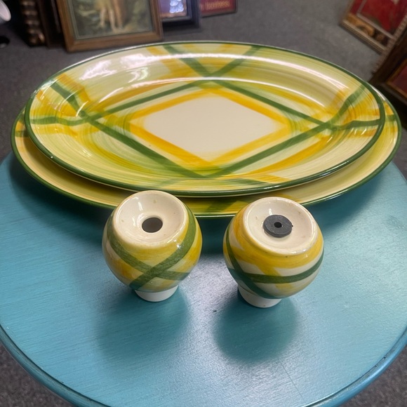 Vernon Klins 2 oval platters and salt and pepper shakers green multi color plaid - Picture 4 of 5